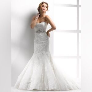 Sottero and Midgley Haute Couture Classic Strapless Trumpet Wedding Gown Size 0